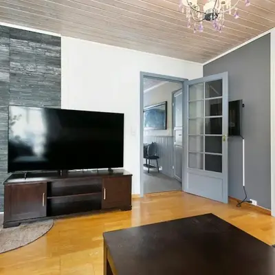 City apartment with 4 bedrooms & private terrace