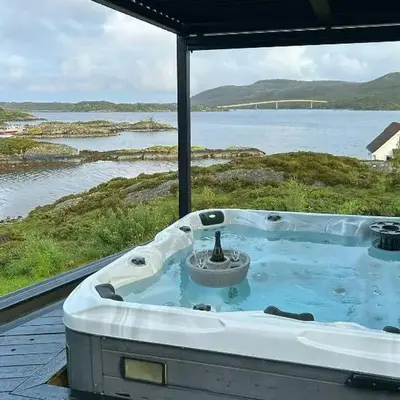 Cabin With Sea Views In Mjømna