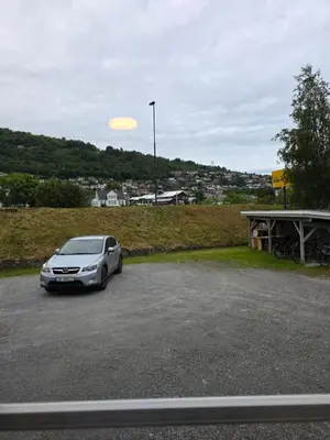 a silver car parked in a parking lot at Rom 3 i bufellesskap in Sogndal