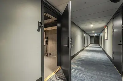 a hallway with black doors and a long corridor at Fritidsbolig i Hemsedal in Kyrkjebøen