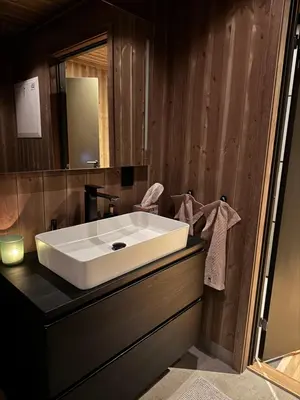 a bathroom with a white sink and a mirror at Moderne leilighet ski inn og ski ut med magisk natur in Lii
