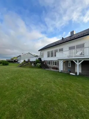 a house with a large yard in front of it at Hybel leilighet på Rosanes, Teie in Lii