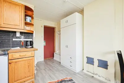 a kitchen with a counter top and a kitchen sidx sidx sidx sidx at Fisking i Valdres in Tisleidalen
