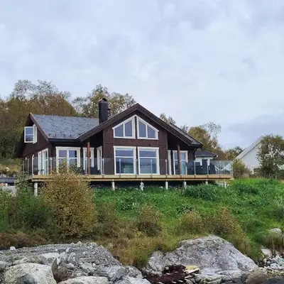 Hytte ved sjøen