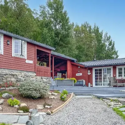 Stunning Home In Lavik