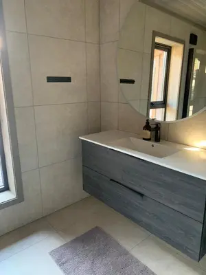 a bathroom with a sink and a mirror at Moderne og romslig familiehytte i Stryn in Stryn