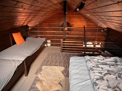 a room with two beds in a wooden cabin at Hytte på Norefjell in Surteberg