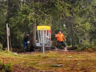 two men playing a game of frisbee golf at Cabin with ski in-out in Sør-Fron
