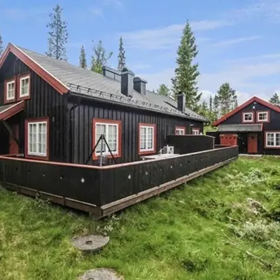 Cabin with ski in-out