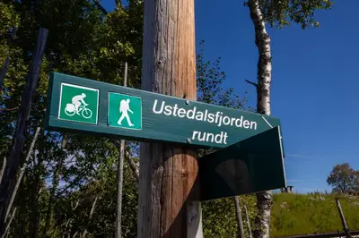 a green street sign on a wooden pole at Stay in central Geilo, 3 bedrooms, linen and towels included in Geilo