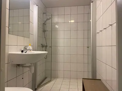 a bathroom with a sink and a shower at Toppleilighet Midt I Beitostølen in Beitostøl