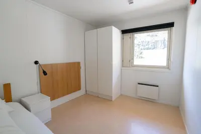 a white room with a bed and a window at Standard Rom in Fjæra
