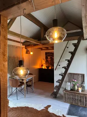 a room with a spiral staircase and a table at Gjestehus i Hurdal uten innlagt vann Delt bad in Hurdal