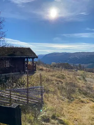 a cabin on a hill with a view of the mountains at Hytte med panoramautsikt i Uvdal in Nørdstebø