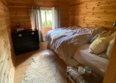 a bedroom with a bed in a log cabin at Hytte med panoramautsikt i Uvdal in Nørdstebø