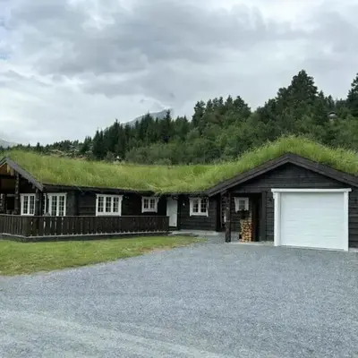 Fjellhytte sentralt og solrikt