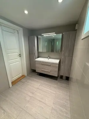 a bathroom with a sink and a mirror at Home with 5 bedrooms, great view and garden in Bergen