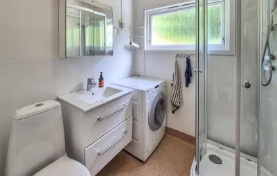 a bathroom with a washing machine and a washer at Lovely Home In Masfjordnes With Wifi in Masfjorden
