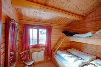 a log cabin with two bunk beds in it at Stor tømmerhytte med fjellutsikt in Beitostøl