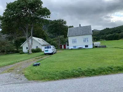 a white van parked in front of a house at Flø Feriehus med Badstue in Ulstein