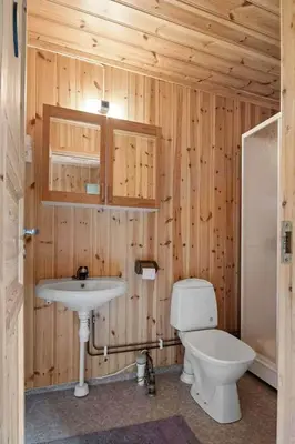 a bathroom with a toilet and a sink at Det er en fantastisk og romslig hytte i Slemdalen, Nordre Osen! in Åmot