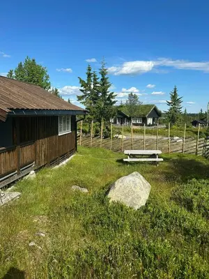 a picnic table in a yard next to a building at Family Cabin With Charm in Mesnali