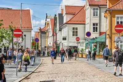 a group of people walking down a street at HD Central Topfloor in Bergen