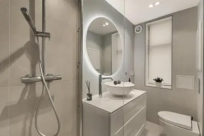 a bathroom with a sink and a mirror at Historisk hus fra 1800-tallet in Bergen