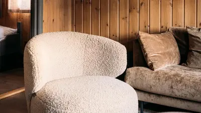 a chair and a couch in a room at Kvitåvatn Fjellhytter in Gaustablikk