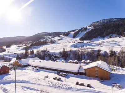 a ski lodge with snow on a snowy mountain at Actif 413 - apartment close to Ål Ski Centre in Ål