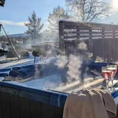 Luxury Mountain Cabin with Hot Tub and Views in Budal