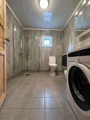 a bathroom with a washing machine and a toilet at Bjorliheimen Fjellhotell-Hytte 4 og 16 in Bjorli