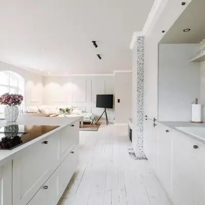 Large city apartment with sea view and parking
