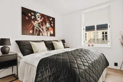 a white bedroom with a large bed and a window at Modern & Chic Apartment Luxurious Details in Bergen