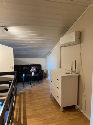 a living room with a couch and a table at Sentral familievennlig enebolig in Åmot