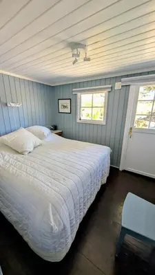 a bedroom with a white bed and a window at Soltoppen - cozy 3 bedroom cabin close to Norefjell