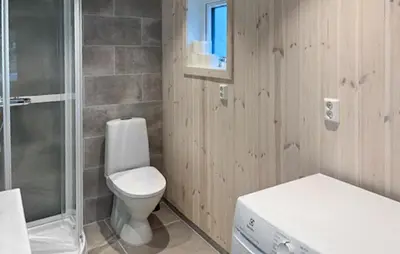 a bathroom with a toilet and a glass shower at Lovely Home In Mausund With Wifi in Bogøyvær