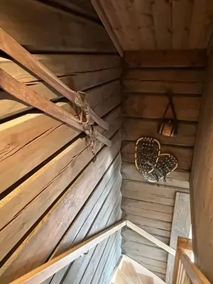 an inside view of a wooden cabin with a ceiling at ØRNENIPA LODGE- flott hytte med 6 sov, 2 bad og beste beliggenhet in Gaustablikk