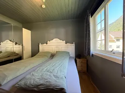 a bedroom with a bed and a window at Tveitopark Apartments B in Rjukan
