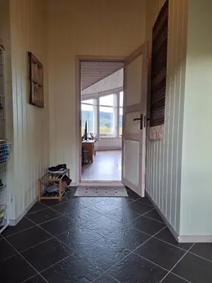 an open door in a room with a hallway at Moderne hytte på Tingvoll nær sjø og turterreng in Tingvoll