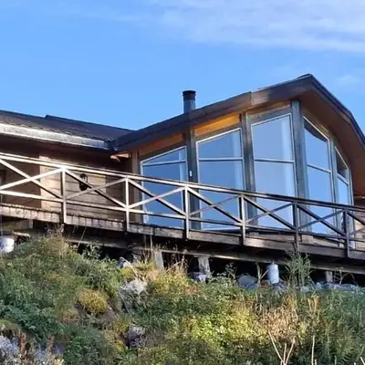 Moderne hytte på Tingvoll nær sjø og turterreng