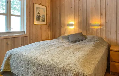 a bedroom with a bed with two lamps and a window at Amazing Home In Lesjaverk With Wi-Fi in Bjorli