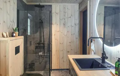 a bathroom with a shower and a sink at 3 Bedroom Beautiful Home In Lesjaverk in Bjorli