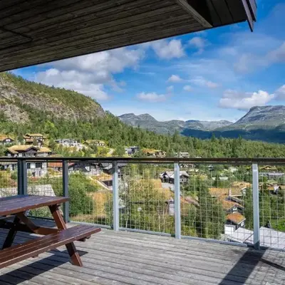 Ski in-Ski out with Style and Scenic Views