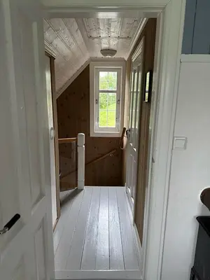 a hallway of a house with a window at Koselig vestlandshus ved fjorden in Holmedal