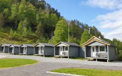 a row of modular homes in a parking lot at Tvinde Camping in Skulestadmo