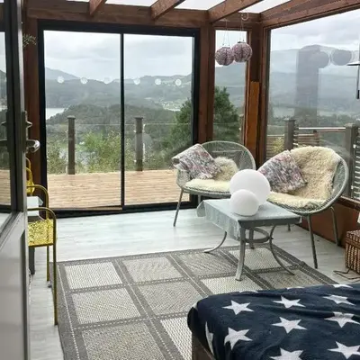 Modern Cabin With Panoramic Views In Aukland