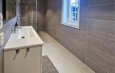 a bathroom with a sink and a shower at Stunning Home In Torpo With Wifi in Torpo