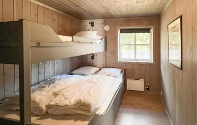 a bedroom with a bunk bed and a window at Stunning Home In Gålå With Wifi in Gålå