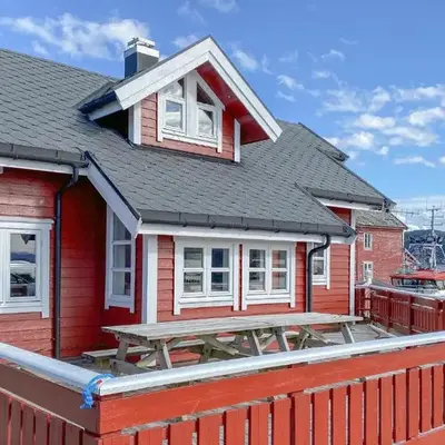 4 Bedroom Lovely Home In Leinøya